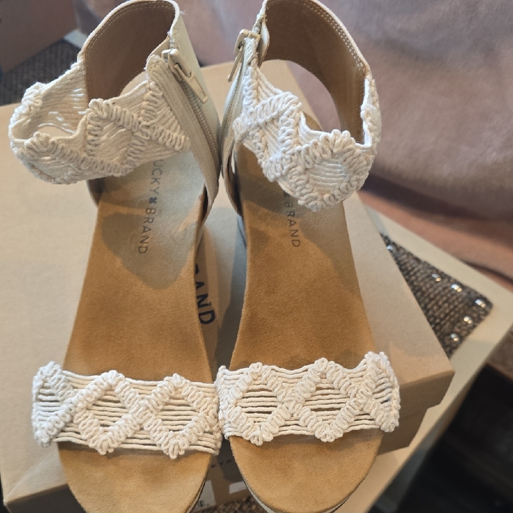 Lucky Brand Women's Tan and Cream Wedges - Picture 9 of 9